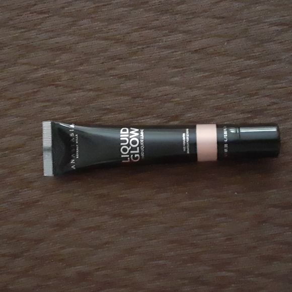 Anastasia Beverly Hills Other - NIB Anastasia Beverly Hills liquid glow highlighter